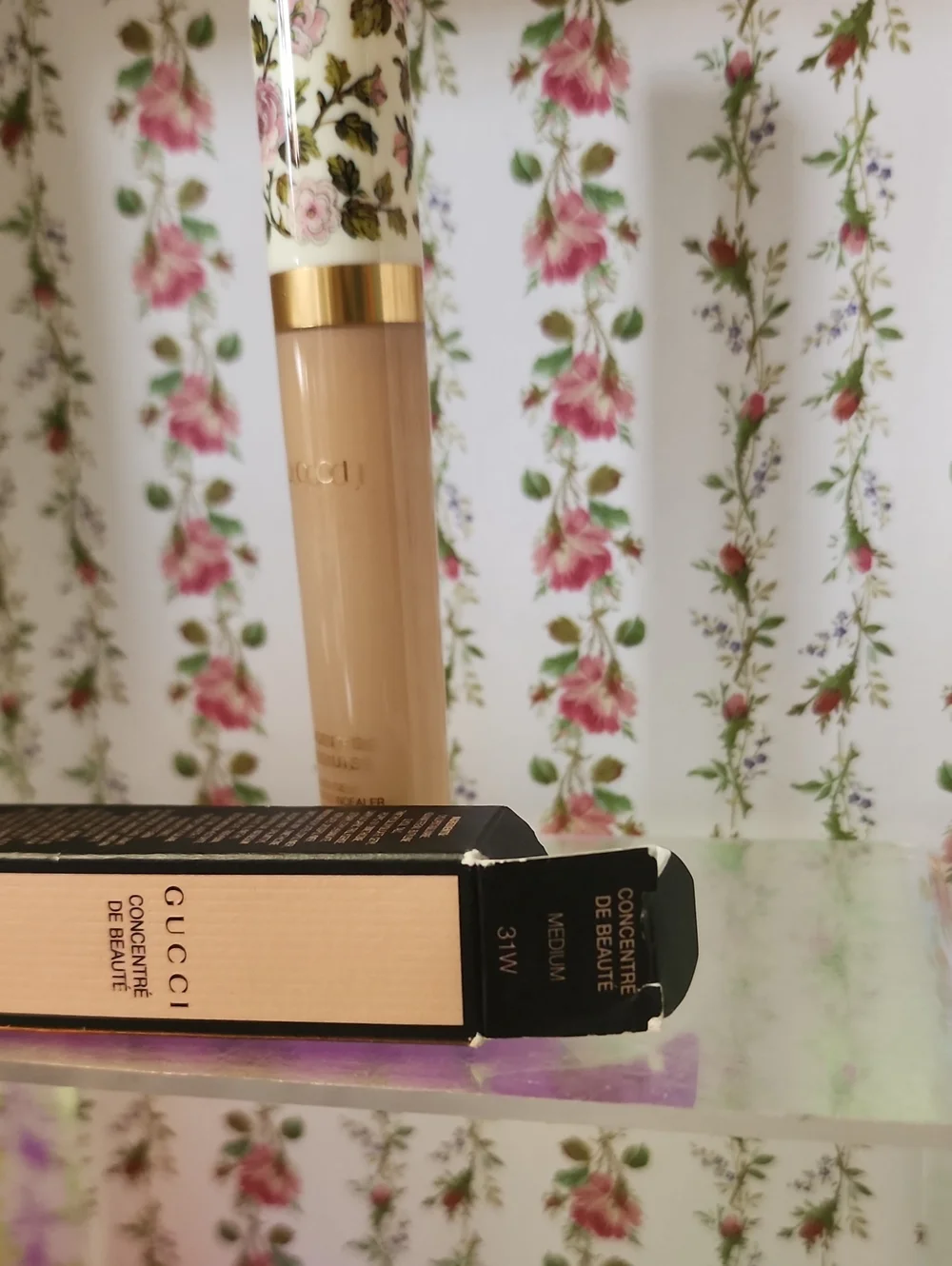 Gucci Floral Cap Radiant Liquid Concealer - Beige